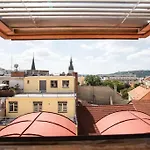Cozy & Quiet Center Attic With Castle View - Vtub