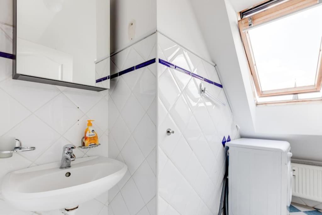 Cozy & Quiet Center Attic With Castle View - Vtub Apartment Prag