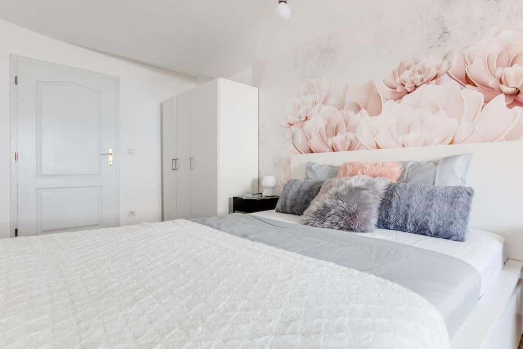 Apartment Cozy & Quiet Center Attic With Castle View - Vtub Prag