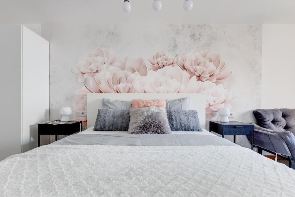 Cozy & Quiet Center Attic With Castle View - Vtub Apartment *